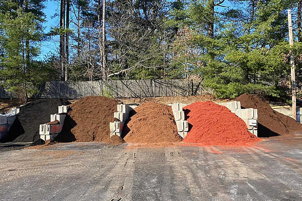 Lightning Landscape Inc - Types of Bark Mulch colors 